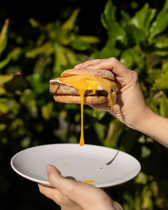 Brunch is not cancelled! We’re slinging all of your favorites this weekend, including the “OG” brekkie sandwich. Maple-sage sausage, made using local pork from @hertaberkschweinfarms, melted gouda with a sunny side up @lakemeadownaturals egg on an englis… ift.tt/2J4lton