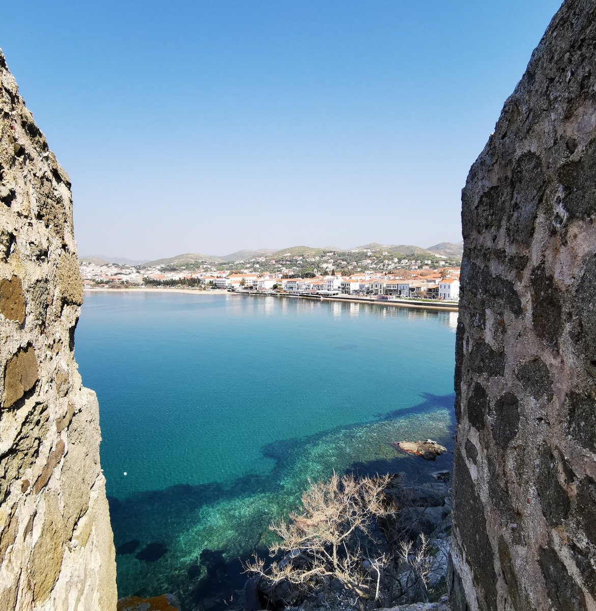 Th_Moly's tweet photo. Castle view of Romeikos Gialos, Mirina.
#naturephotography
#naturestrikesback
#isolation
#greeceisbeautiful
#greekislands
υ.γ. @CherryJ31 περιμένουμε με αγωνία... 🎸🎶😉 https://t.co/0IHTy6y3Tq