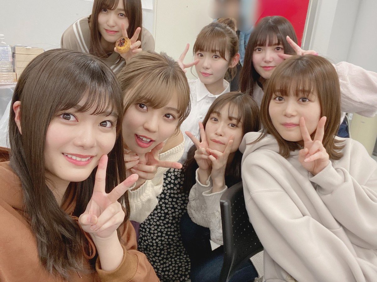 ぺーちゃん、みいちゃん、めいめい、あやちゃん、ほのちゃん、たけもとゆいちゃんの写真送ってほしいー！！
(受験生であんま最近の持ってない😭)