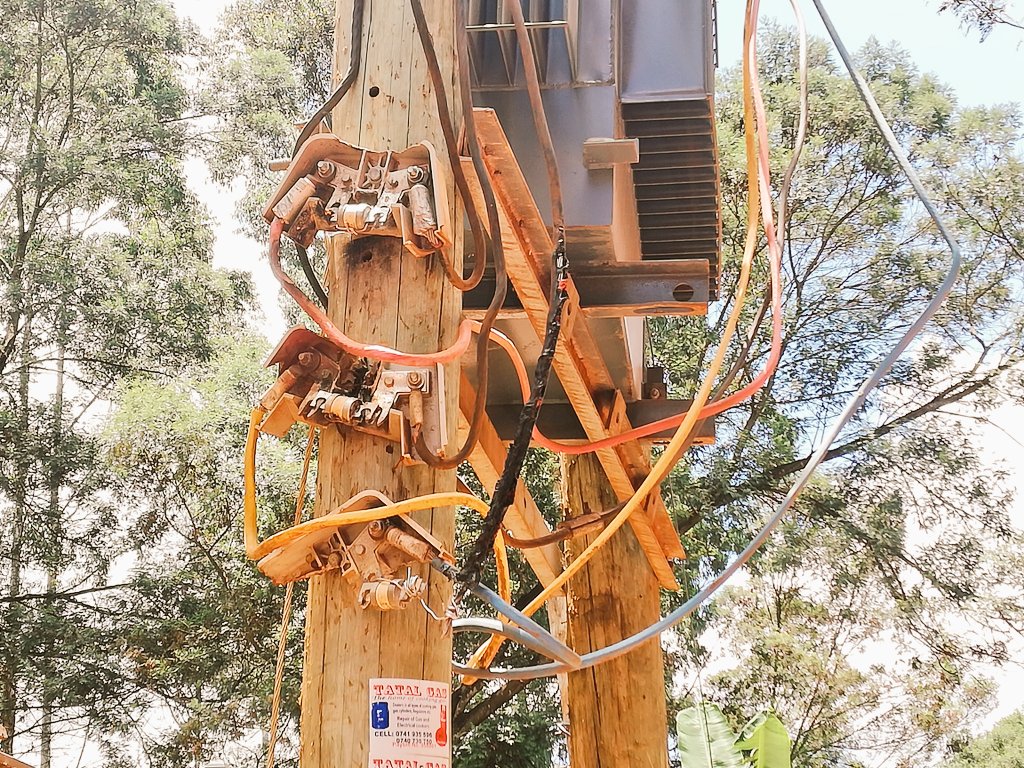 Dear  @KenyaPower_Care 3 weeks ago we had a power blackout due to a faulty wire which took your 'technical team' 5 days to repair. This is the mathogothanio they did  wire they supposedly replaced is melting.Evidently we are hurtling towards another blackout. #SwitchOffKPLC  https://twitter.com/CarolmNyaga/status/1232998573429706753