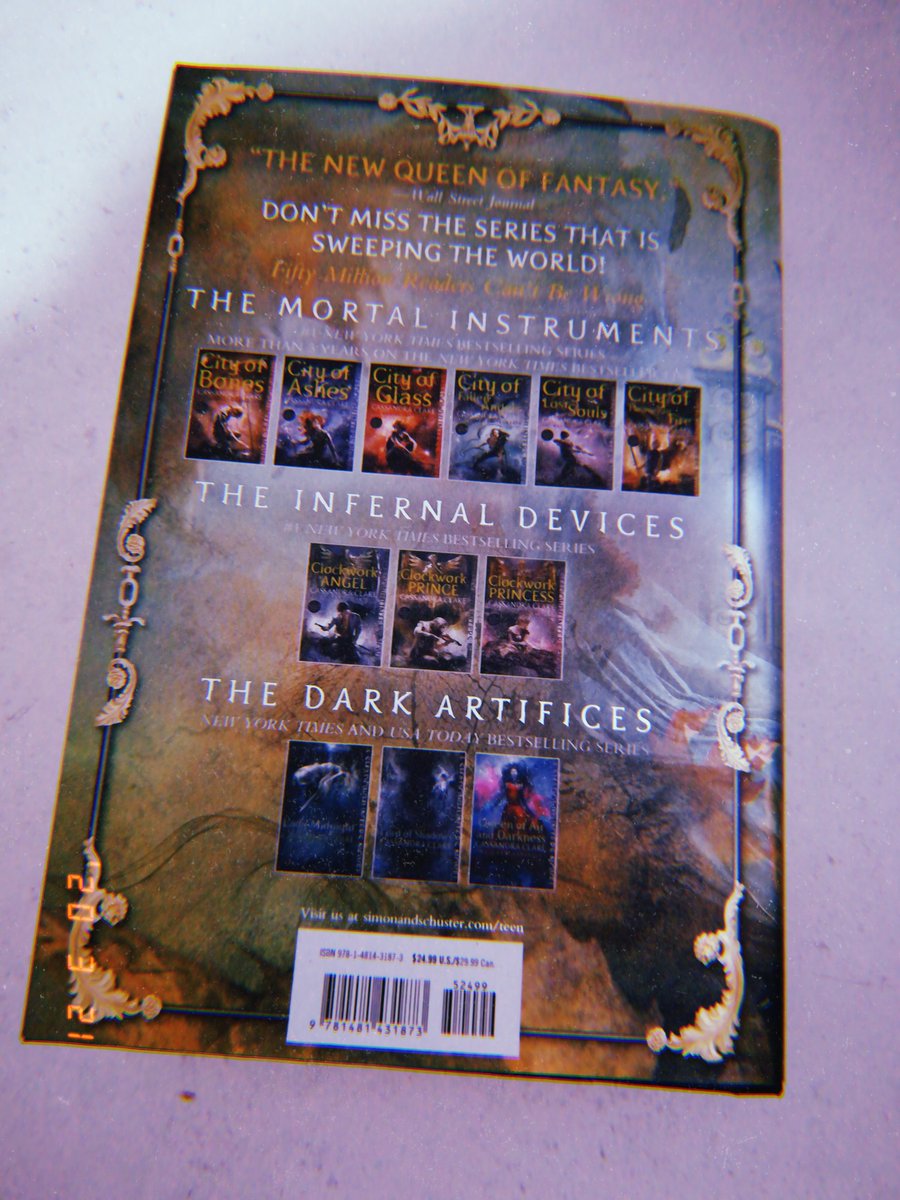 Shadowfan_1999's tweet photo. Por cierto! Miren que me compré... 🙈❤️ Lo malo es que no me atrevo a leerlo (como primera lectura al menos) en inglés... No creo que me enterará bien de todo! Aún así es precioso tenerlo y poder leerlo en futuras relecturas 😍

Alguien por aquí lo está leyendo (o lo ha leído)??? https://t.co/xvC2huLXji