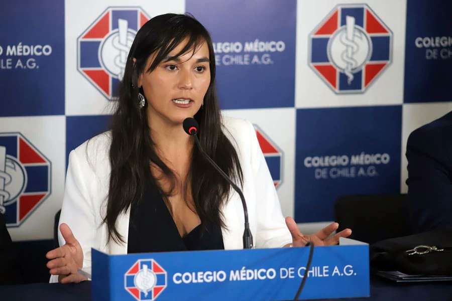 ClpStmith's tweet photo. A quien le crees más?

Mañalich: Like
Izkia Siches: RT https://t.co/eQd44NVHct