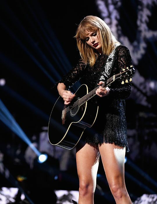 Fioreswift13x1's tweet photo. Frase de Taylor Swift en Miss Americana:
"Cuando la gente deja de quererte, no puedes hacer nada para que cambien de opinión, sólo quería desaparecer"
-Taylor Swift
#KanyeWestIsOverParty https://t.co/EwUdA0hiFh