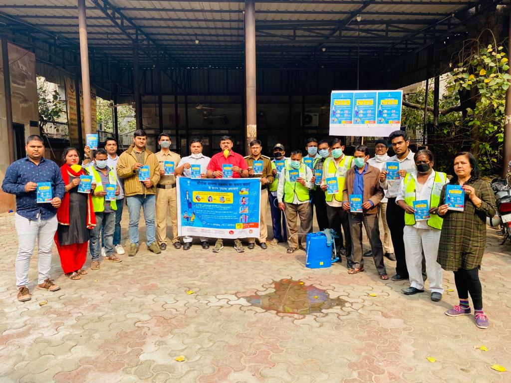 DMCentralDelhi's tweet photo. Awareness Campaign and Disinfect office premises with Play cards regarding 
“ Stay Protected and Stay Safe from Coronavirus!",
At  DM Central office Daryaganj 
with the help of MCD Staff /CDV's/DDMA Staff https://t.co/ec1MEdvcUa