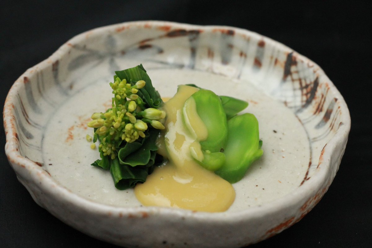 はなっこりーのカラシ酢味噌。
志野焼。
#サイシン #ブロッコリー  #掛け合わせ #志野焼