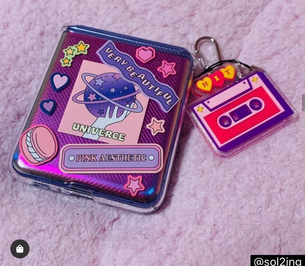 nn. on X: PEOPLE BE DECORATING THEIR SAMSUNG Z FLIP LIKE IT'S NINTENDO IM  GONNA CRY WHY R THESE SO PRETTY  / X