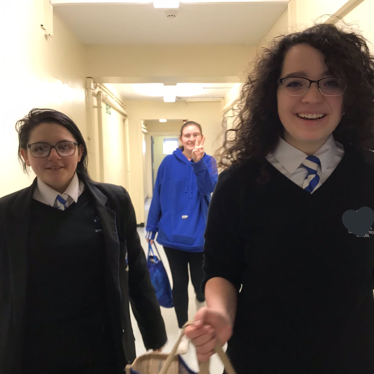 LoveYourPeriod1's tweet image. We spent 4 hours making sure every girl had the products they needed for this time off school. Thankyou to my amazing team that ran through the corridors with me and put up with my “STOP, PHOTO TIME” random moments. Stay safe everyone!⭐️ @LlanishenHS @BoxLhs