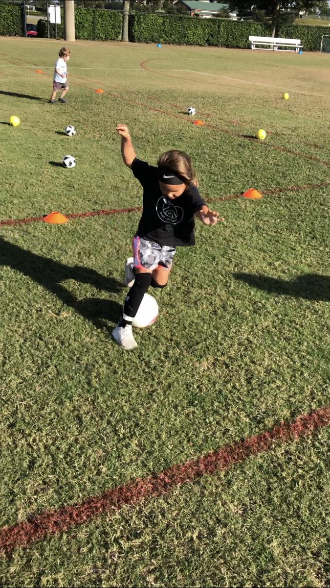 CoachKelso714's tweet photo. When you share your birthday with the great @10Ronaldinho π #Legendinho https://t.co/8ov9niI8T2