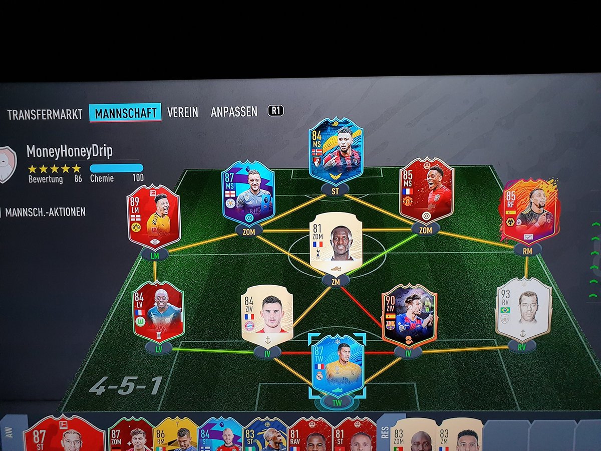 Julian37796872's tweet photo. Hey Yaya und Com. Alles untrade außer hernandez und sissoko Budget etwa 150k danke im Vorraus #SheeshTeam https://t.co/iPrUBoB4if