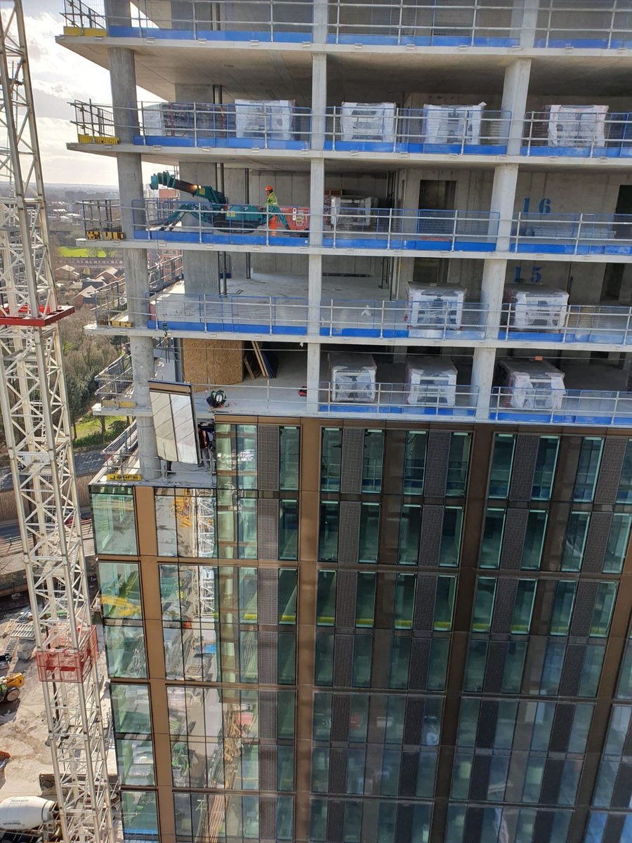ctrsiteservices's tweet image. It’s striking what the team can achieve when we have some good weather , well done guys keep up the hard work.👷🏼‍♂️🏗🔵🔴
#CTRsiteservices #Glazing #Unitised #Curtainwall #aluminium  #Manchester