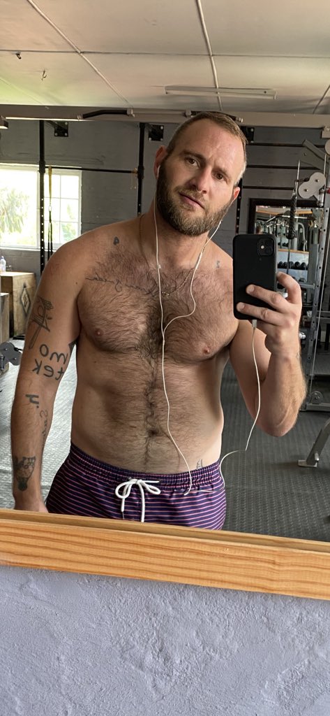 rowan_breda's tweet photo. My very first tweet #gay #scruff #newbie #gymjunkie https://t.co/pZzRP0ulsP