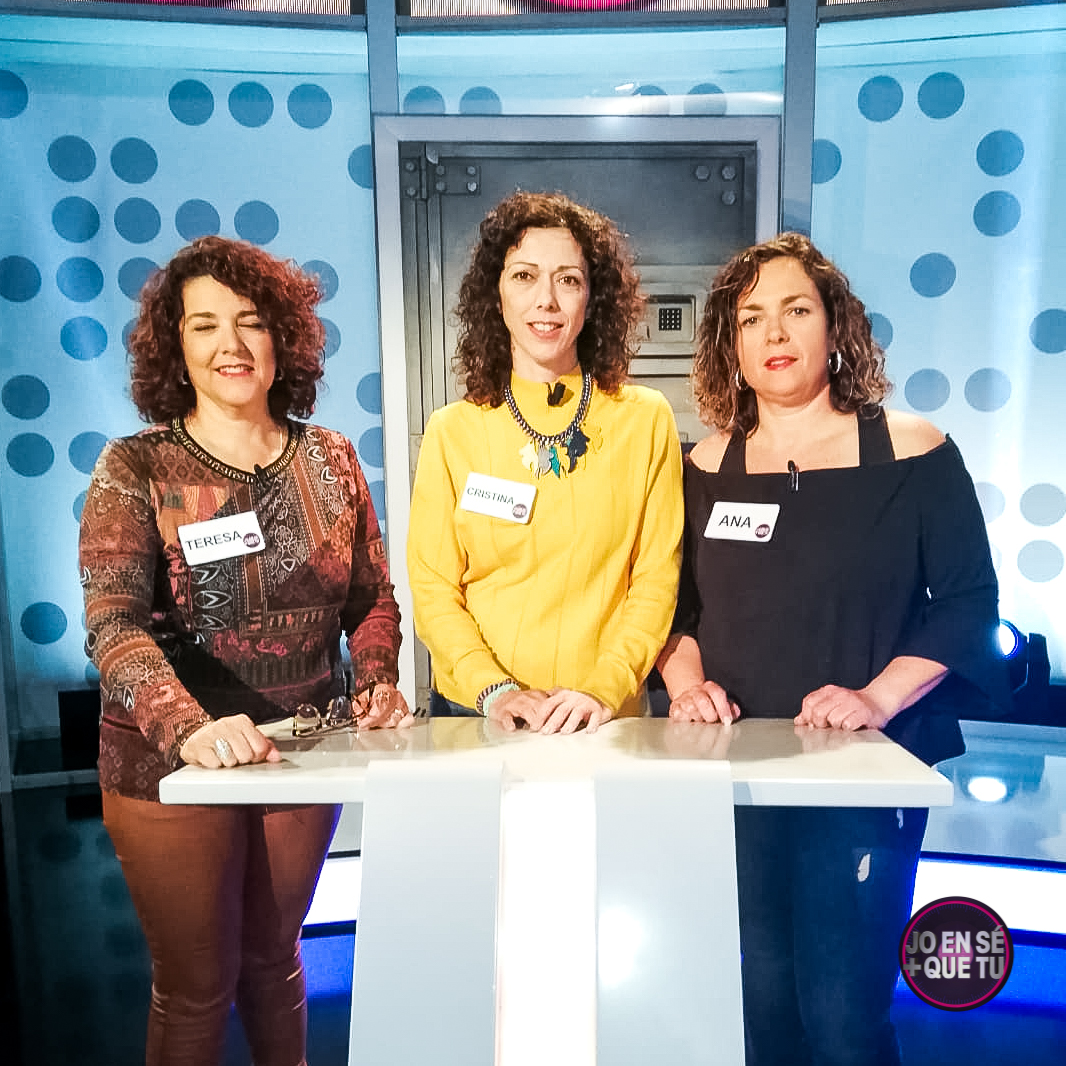 joensemesapunt's tweet photo. Els equips que hui dissabte juguen per emportar-se el pot de 4.500 € són: 

👥 El millor de cada casa 
👥 Els tomaques 
👥 Les navelines 

🕢 #JoEnSéMésÀPunt en @apunt_media. https://t.co/YafAGPSxW2
