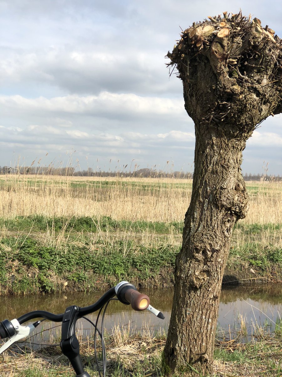 #SocialDistancing fietsen en afstand houden.