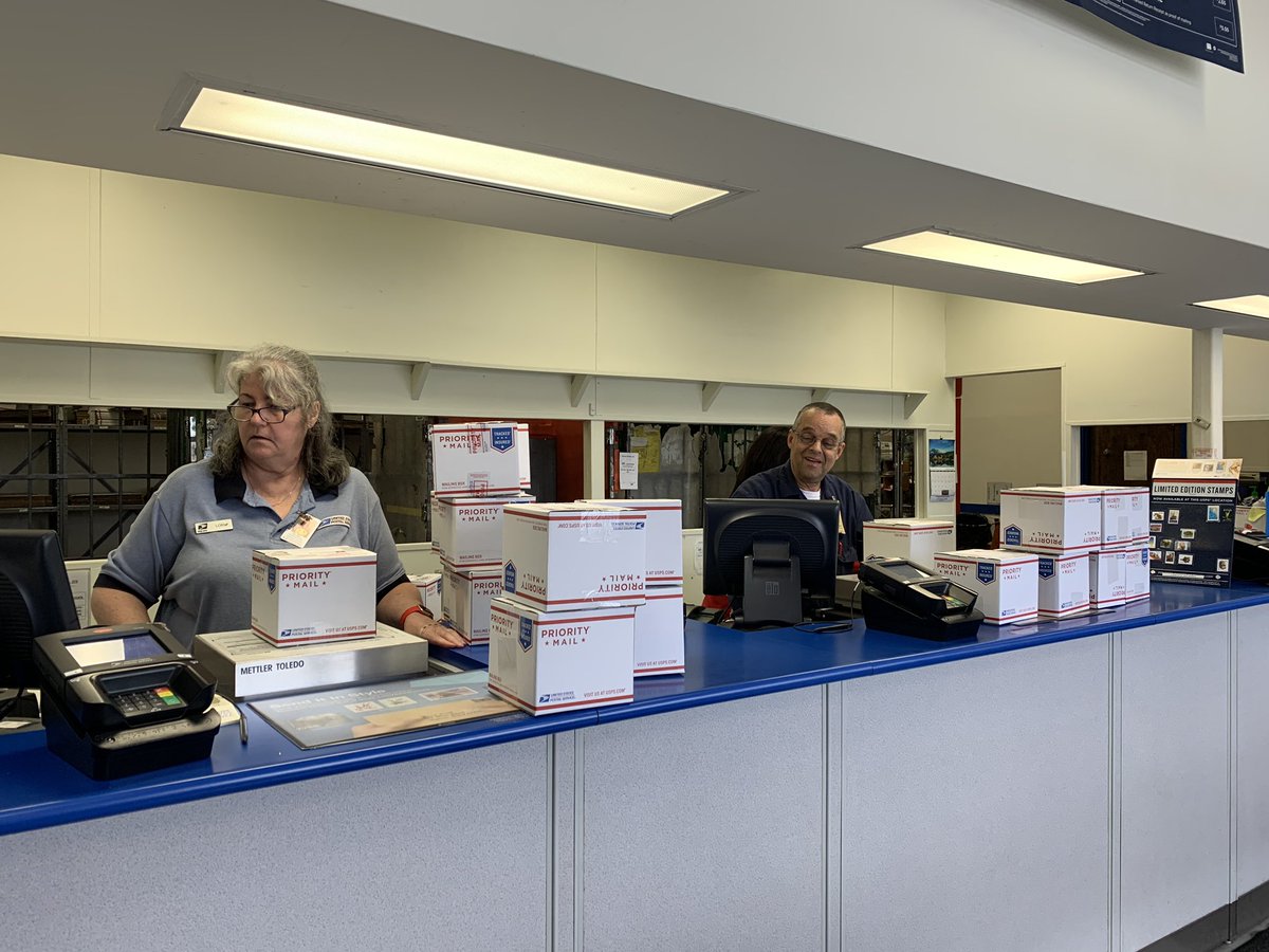 dr_apryl's tweet photo. @realDonaldTrump Shout out to the United States Postal Service.  These amazing front line workers stayed 45 minutes late to send 100 masks out to Doctors on the front lines who had no protection!  My hero’s for today!!!! https://t.co/SiaoprHgm0
