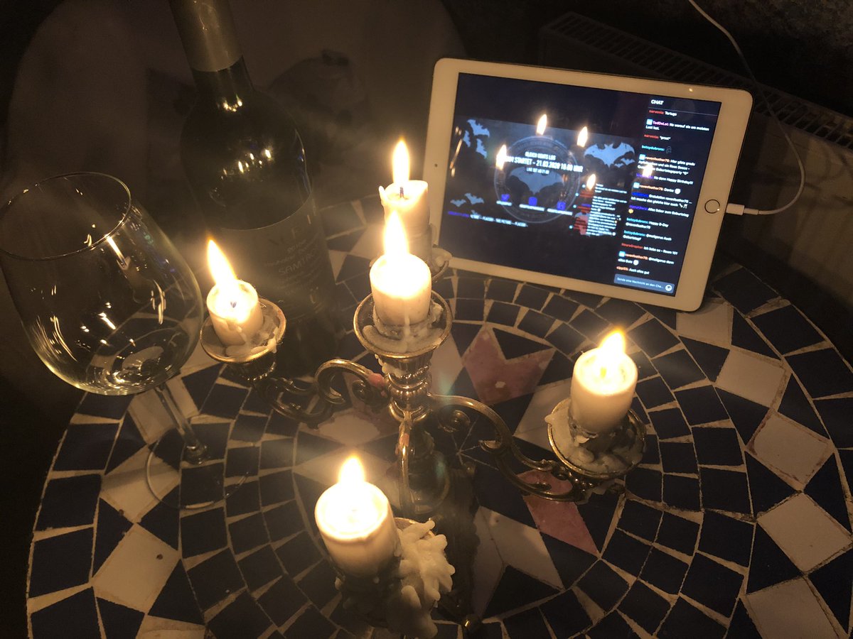 HerzManati's tweet photo. #flederparty #insertscarynamehere #wirbleibenzuhause #daheimbleiben #StayAtHome #ZuhauseBleiben #Zusammenhalten #manatiherz #feiern #mitfreunden #twitch #podcast #disco https://t.co/fyEBQ5o5Z6