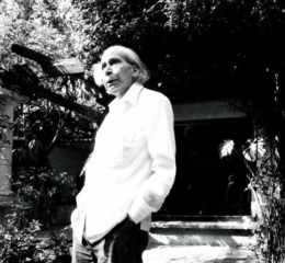 Como diría el escritor guatemalteco Luis Cardoza y Aragón: 

«La poesía es la única prueba concreta de la existencia del hombre».
#OjalaQueLluevaPoesia
#PoesiaAntiVirus