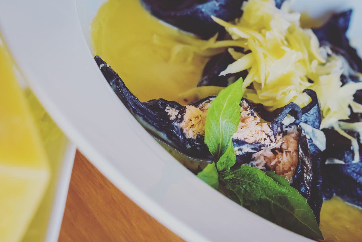 soussolrestobar's tweet photo. Una EXPERIENCIA SOUS SOL es una reunión de sabores, el placer de disfrutar de innovadoras presentaciones, y un momento de conversación entre amigos y familia...queremos que eso se perpetúe durante años, queremos seguir creando gastronomía y que nuestros clientes nos prefieran ... https://t.co/FBX0ZWk0N7