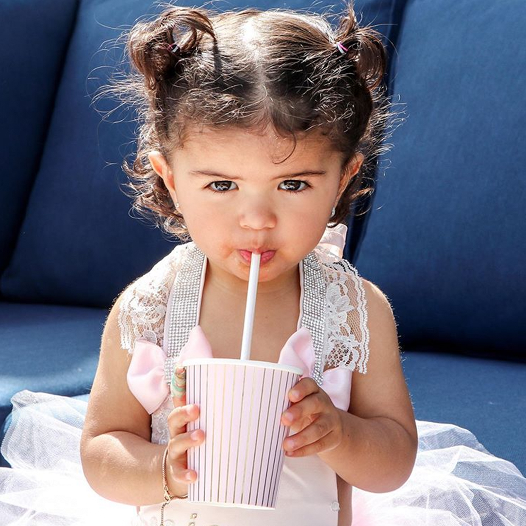 Let @abellavaldes' sweet smile turn your frown, upside down 💞