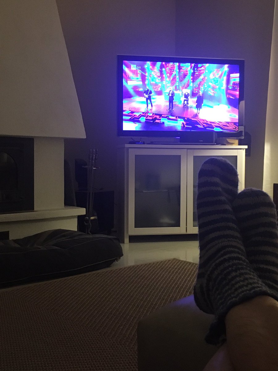 Villasukat, <a href="/paradisemikko/">Mikko Kuoppala</a>, <a href="/paulavesala/">Paula vesala</a> ja telkkari. #lauantai #yleolohuone #kaikkikotonalive