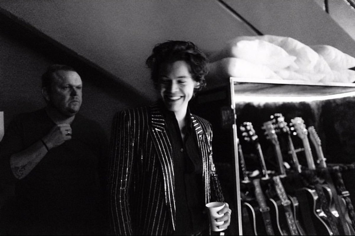 Harry Styles Updates I Also Took Some Backstage Pic And Dressing Room He Was Comfortable With It He Wanted Me To Be Creative And Free With My Job Helene On Harry Styles Updates I Also Took Some Backstage Pic And Dressing Room He Was Comfortable With It He Wanted Me To Be Creative And Free With My Job Helene On