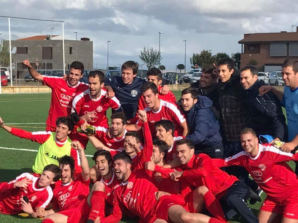 cdHergar's tweet photo. ✔️ ¡ACEPTAMOS y seguimos el reto del @SalamancaCFUDS !

📸 Después de debatir, nos quedamos con el ASCENSO a Regional, un momento inolvidable para nosotros ❣️

👉 Es vuestro turno amigos @cdsalamancaff @CDPearanda @CRodrigoCF https://t.co/H97xcb0rI6