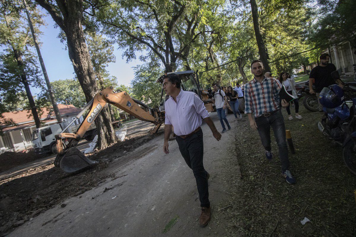 jmcapitanich's tweet image. Estuvimos en el Hospital Perrando verificando la obra de construcción del nuevo #HospitalModular, al cual se le destinará 80 camas con provisión de tecnología, insumos y medicamentos con recursos humanos de primera calidad para atender a los pacientes internados por Coronavirus
