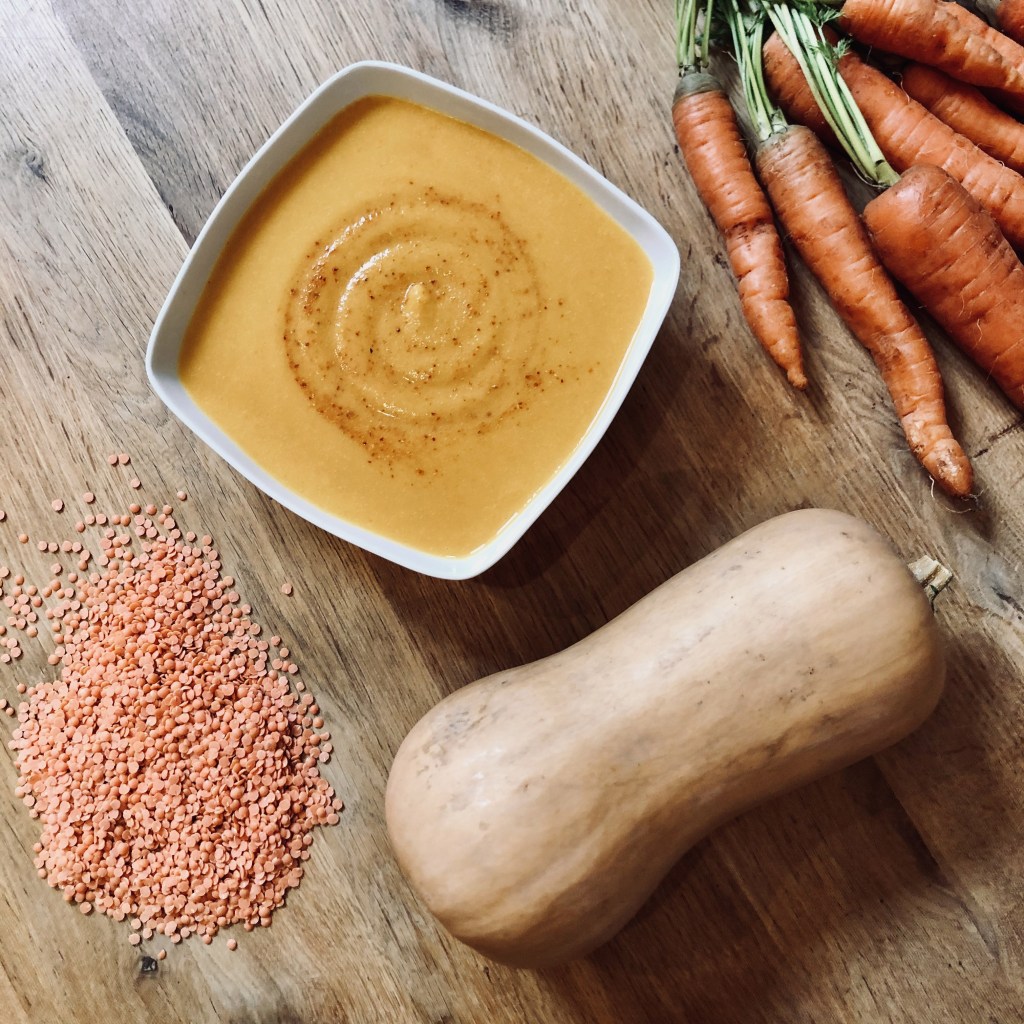 Soupe vitamines aux lentilles corail, butternut et carottes commeuncoqenpate.fr/soupes/soupe-v…
