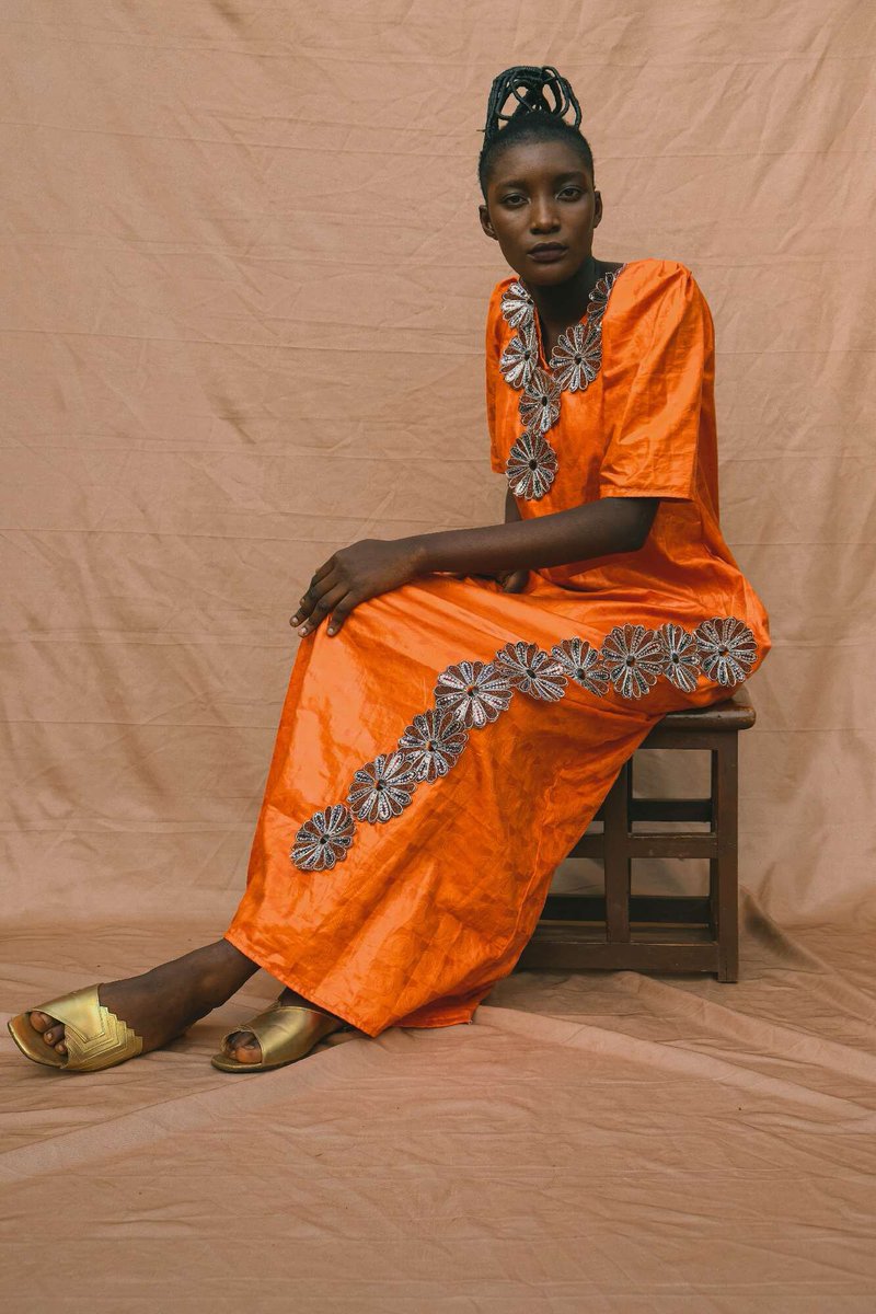 manjujournal's tweet image. Lagos-based visual artist and photographer Papa Akanni (@papaakanni) is celebrating Nigerians 90s fashion in this nostalgic visual story.
.
Photography Papa Akanni 
Styling Tobi Bolaji Idowu
Hair and Makeup Amaka Nnamdi (@divavour)