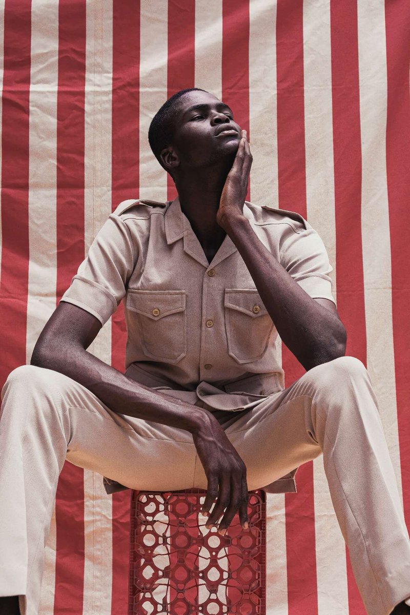 manjujournal's tweet image. Lagos-based visual artist and photographer Papa Akanni (@papaakanni) is celebrating Nigerians 90s fashion in this nostalgic visual story.
.
Photography Papa Akanni 
Styling Tobi Bolaji Idowu
Hair and Makeup Amaka Nnamdi (@divavour)