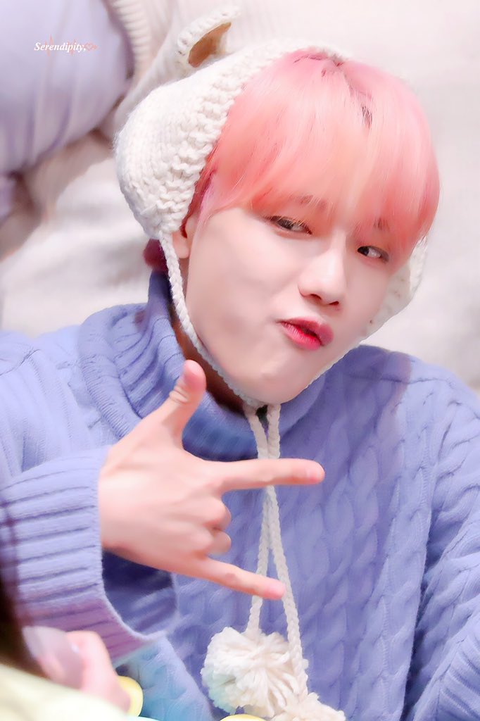 YM_Serendipity's tweet photo. 12:25 영민시 🤟🏻🤟🏻🤟🏻🤟🏻🤟🏻

191101 팬사인회

#임영민 #영민
#YOUNGMIN #LIMYOUNGMIN
#AB6IX #에이비식스 https://t.co/7jyD9BgFVQ