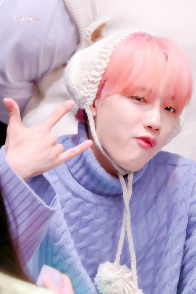 YM_Serendipity's tweet photo. 12:25 영민시 🤟🏻🤟🏻🤟🏻🤟🏻🤟🏻

191101 팬사인회

#임영민 #영민
#YOUNGMIN #LIMYOUNGMIN
#AB6IX #에이비식스 https://t.co/7jyD9BgFVQ