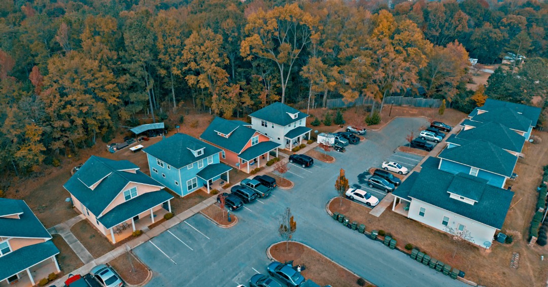 apm_clemson's tweet photo. College living doesn't just have to be apartment style, you could live in one of these beautiful neighborhoods! They go fast, so check out our Fall 2020 availability now at https://t.co/MT3yQufwzb ⠀
#clemsonapartments #clemsonhousing #cu21 #cu22 #cu23 #cu24 #gotigers #clemson https://t.co/64BvfbBkgL