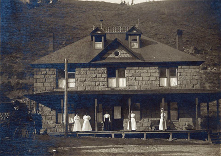 TKhistarch7's tweet photo. 3/12 https://t.co/eRyzqWuzR1
@TrideHistorical  How do we tell these amazing stories to high volume of visitors w/ only 2 full time staff &amp; few resources? (here's our museum! 1896 Hospital turned Museum) #ncph2020 https://t.co/vEuWCzD4qA