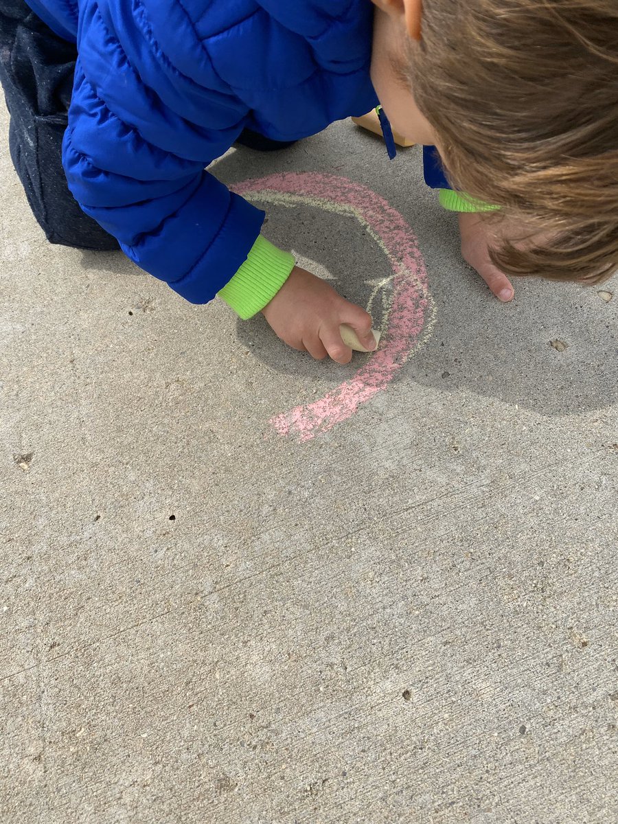 alimroue's tweet photo. My wife and kids decorated our sidewalk to brighten someone’s walk, neighbors joined too #decoratesidewalk #tostrong #conejoway @TOAcornNews https://t.co/Z7AKp2AEo5