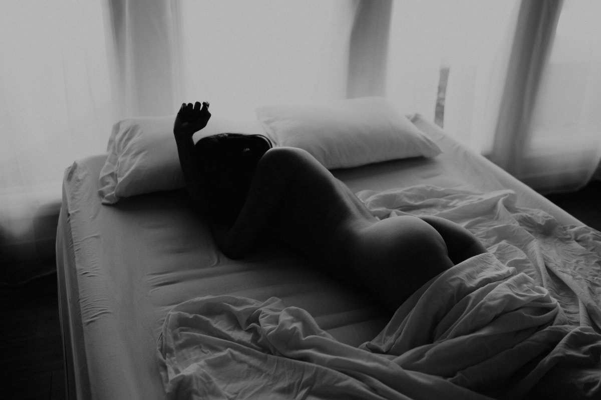 thcgenercl's tweet image. ⠀

               is it saturday already?
               wow, this week flew by .

                     [ #sexysaturday ]

⠀