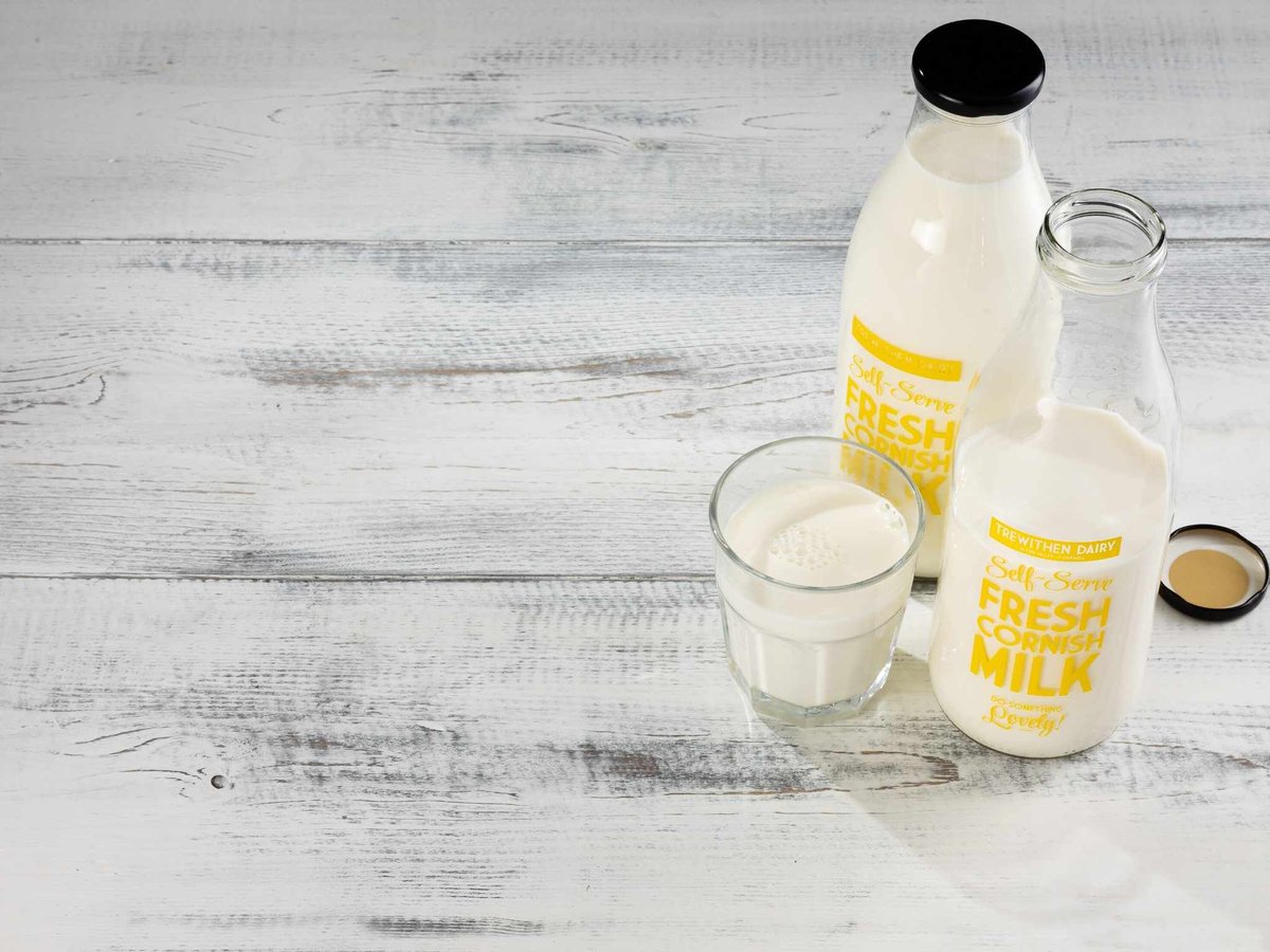 Refill's tweet photo. In these uncertain times, @TrewithenDairy in Cornwall has embraced technology and the #RefillRevolution to set up self-serve milk machines 🥛 👏 WELL DONE 👏
https://t.co/RD99P5TeXc Making it easier for people to #supportlocal, stay stocked up AND reduce #singeluse! 👍 https://t.co/Ds2ADXYxl4
