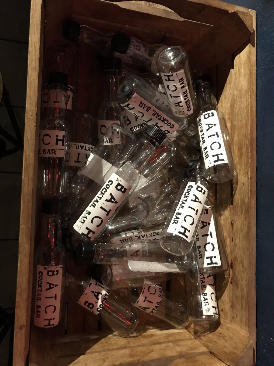 Getting ready to sell our take away cocktails this evening. See our website and pop by the bar! 
•
#takethatcorona #takeawaycocktails #takeaway #batch #batchbar #peckhamrye #peckham #selondon