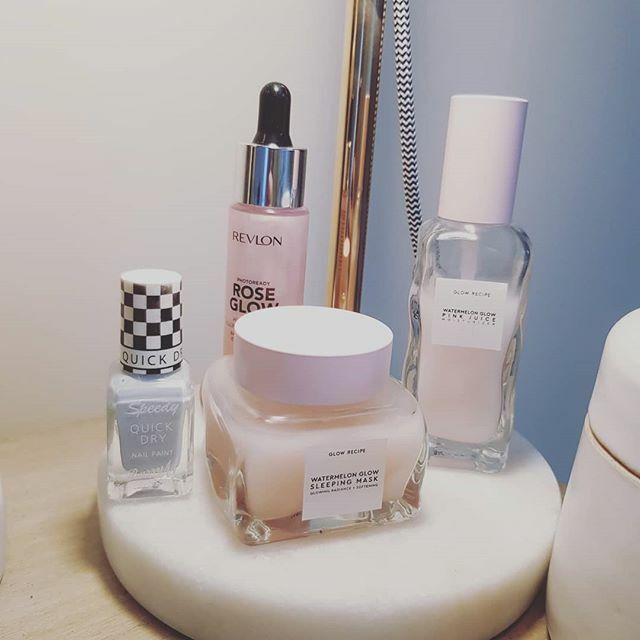 JessAndTheBee's tweet image. Skincare porn 🌸💗 ift.tt/2Wxg1SZ