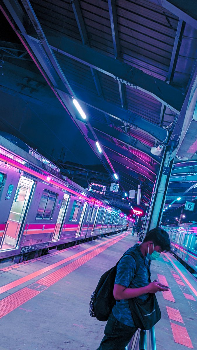 riyan_triyana's tweet image. Baru liat notif, ternyata banyak yang nanyain filter ini, yaudah sekalian share disini aja hehe, ini ngeditnya pake Lightroom Mobile 

[ THREAD PRESET NEON LIGHT ]