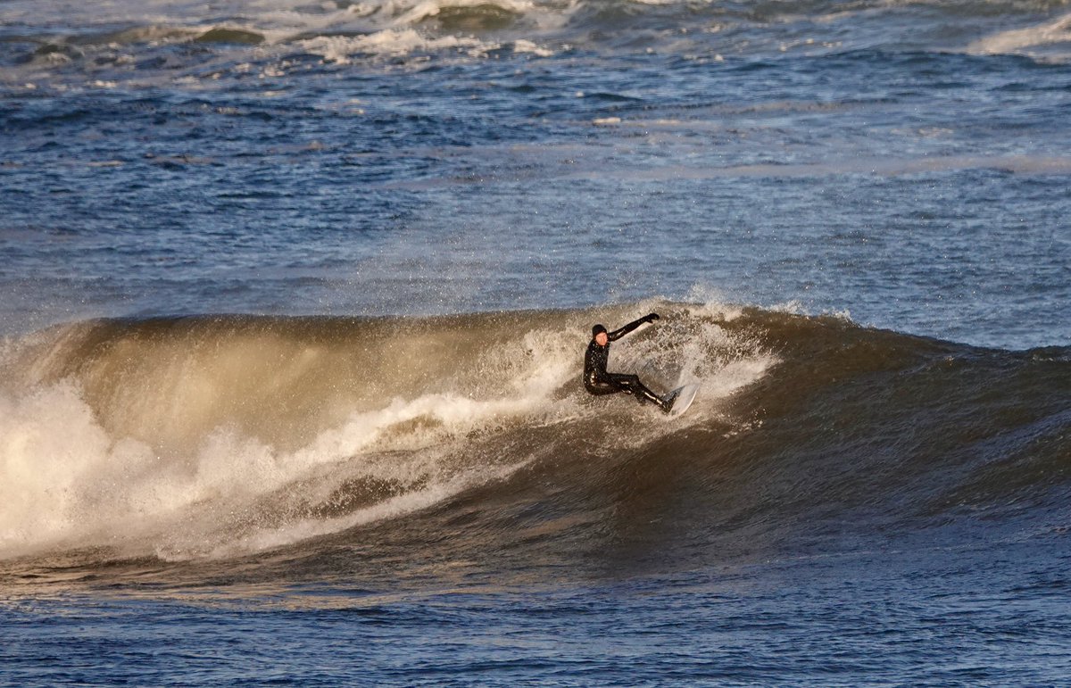 Michaelwalsh02's tweet image. Lots of good surf action last week or 2.  @SeacoastSciCtr @seacoastonline @GrtrNbptToday it’s fun to watch and you can grab a beach walk to inwind/unplug and stay healthy. Just make sure to social distance during the #covid19outbreak @crsurfco1983
