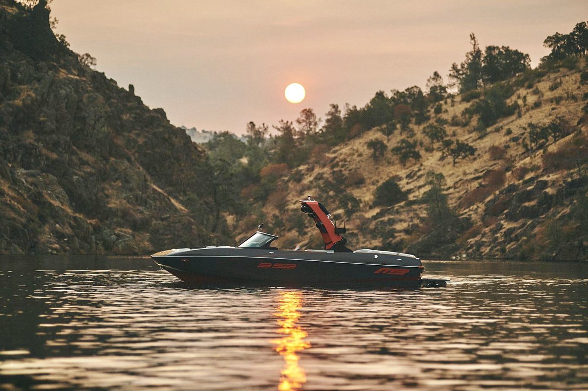 Avoid CROWDS. Avoid TRAVEL.  Reduce STRESS. Go  BOATING! #socialdistancing #bestvacationever #weareinthistogether #goboating