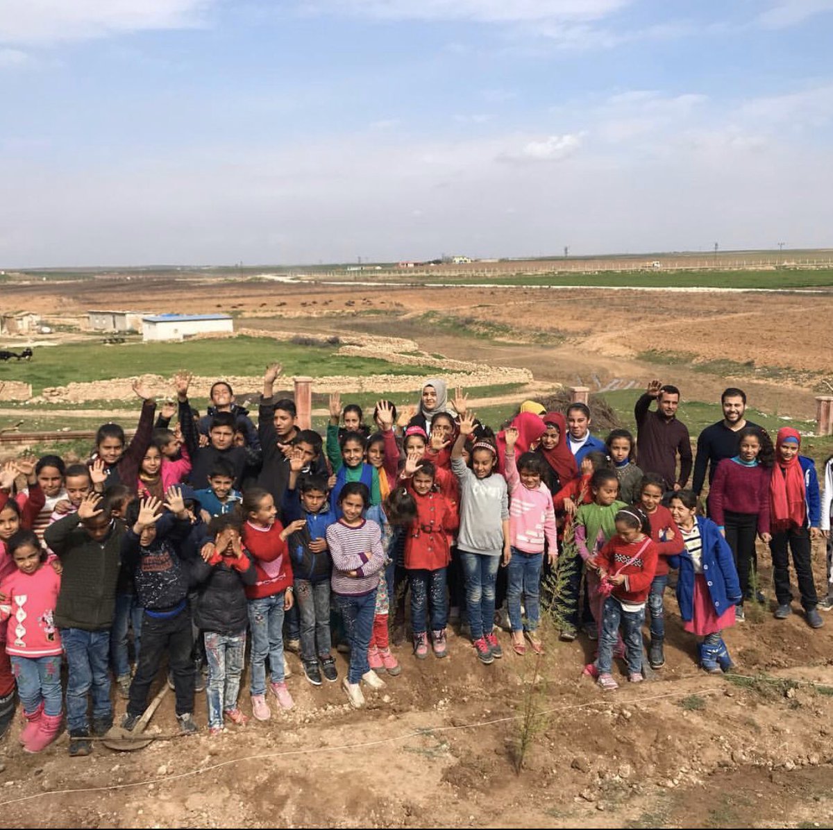 Meydan okumanızı kabul ediyoruz 💪🏻 Birlik beraberliğe ihtiyaç olduğumuz şu günlerde <a href="/ahmetkaraokulu/">ahmetkarailkokulu</a> <a href="/yakacikharran/">Harran Yakacık İlkokul - Ortaokul</a> okullarını meydan okumaya davet ediyoruz 😊