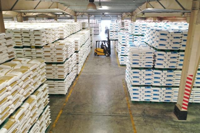  #Saudi Grain Org ( @sago_gov_sa):(Wheat) Flour stockpiles in our warehouses remain at about 1.5M 45kg sacks; besides retail packs -for home use- and daily local production. These stockpiles are ready for immediate injection into the market and will cover local needs insha Allah.