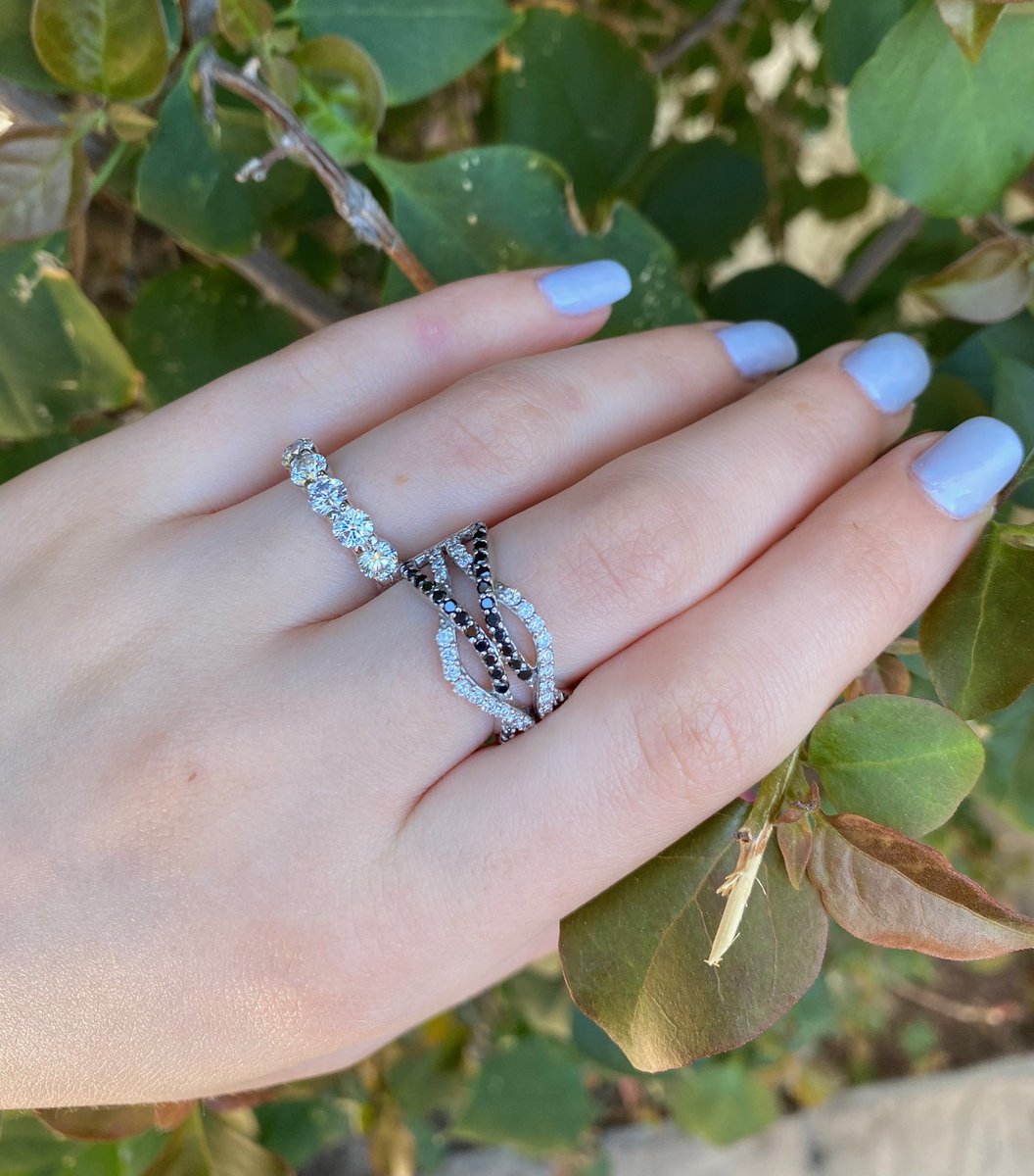 watchlinkaz's tweet photo. Friday Fashion 🖤                          
#shopwatchlink #shopsmall #shoplocal #shopjewelry #diamonds #blackdiamonds #eternitybands #whitegold #statementrings #luxurylifestyle #statementjewelry #luxuryjewelry #ootd #blingbabes #stylegoals https://t.co/4rtQherMVp