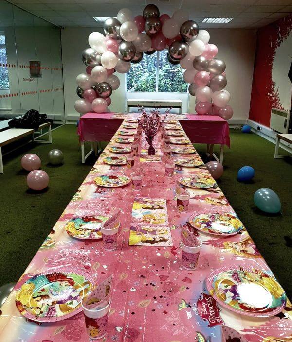 Party review🤩

'Grace was amazing, ran like clockwork. Grace kept us informed of times &amp; even when we had a delay with the veggie burger, Grace was on top of it. Hattie &amp; the children thoroughly enjoyed themselves, well done' - Sujetta O'Halloran

#bounce #indoortrampolinepark