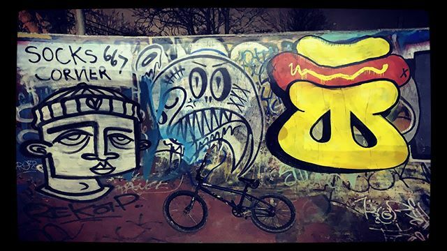 rbranski's tweet photo. Me #bike pictured w/ fav #graffiti at #RideItSculpturePark
.
#IwishIstilldidacid #RideItDetroit #Detroit #Michigan #DetroitMichigan #pureMichigan #Detroitgraffiti https://t.co/oGJOKjWxsJ
