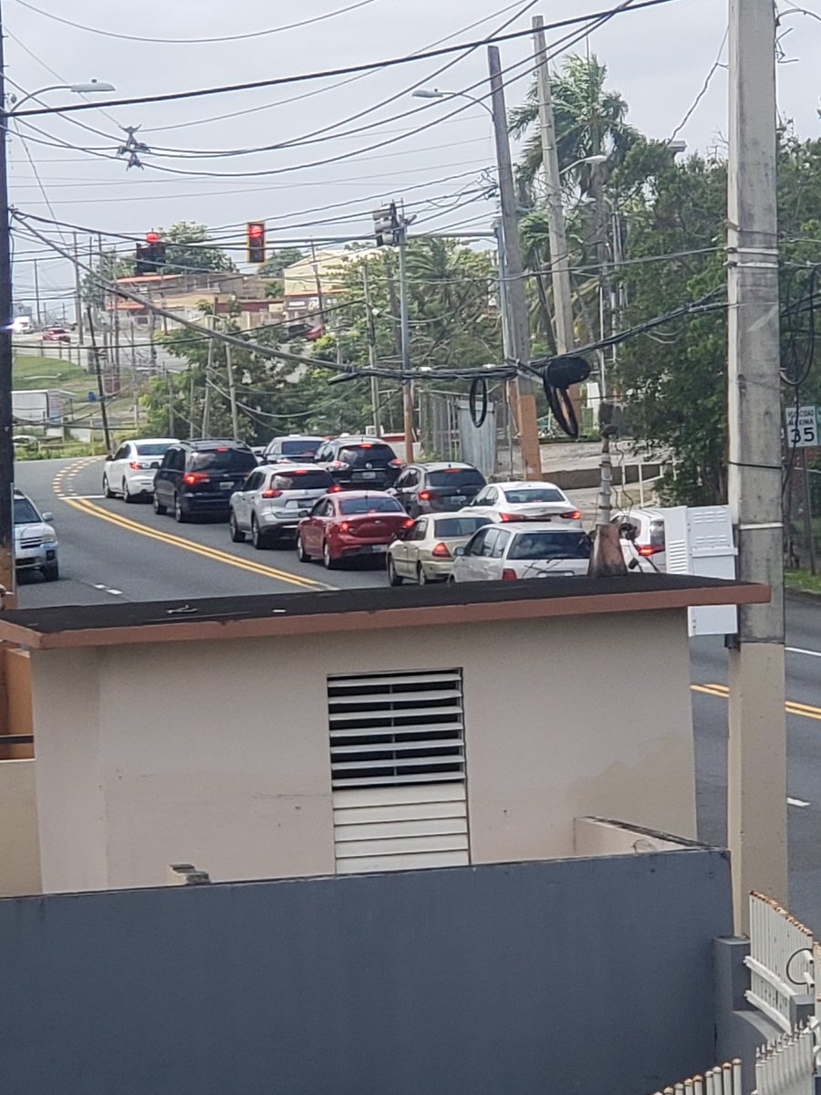 killwizard's tweet photo. @fortalezapr que cuarenteta es esta vuvo en una avenida y no puedo trabajar. Y mire esta foto de hoy sabado https://t.co/SFWyKehTus