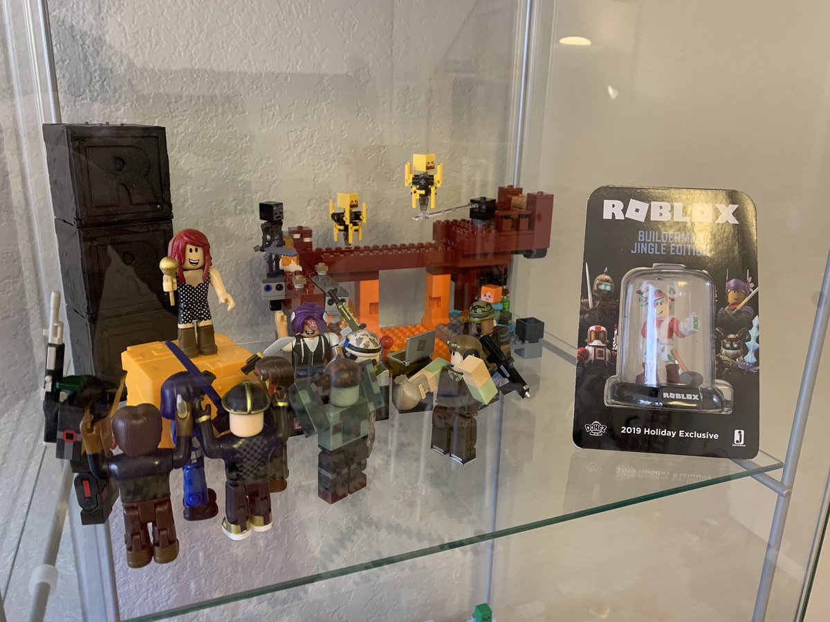 Chadthecreator On Twitter Bro Truly Same Case And Everything Your Display Is Sick - roblox display case