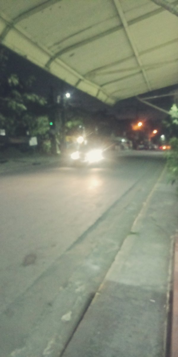 carriejavier's tweet photo. 6pm yesterday, i went to the bakery located at the main thoroughfare in our village, feels like twilight zone, no one around, just a lone car passing by. Almighty God, please have mercy, pls take this virus away! 🙏🙏🙏 https://t.co/z1fF6BTAf4