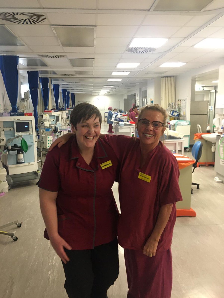 It’s taken us almost 2 full days to fully kit out our recovery areas, creating 20 extra critical care beds but the smiles keep coming #Covid_19 #keepsmiling #prepare #teamwork #theatres #criticalcare @GSTTanaesthesia @GSTT_ICU